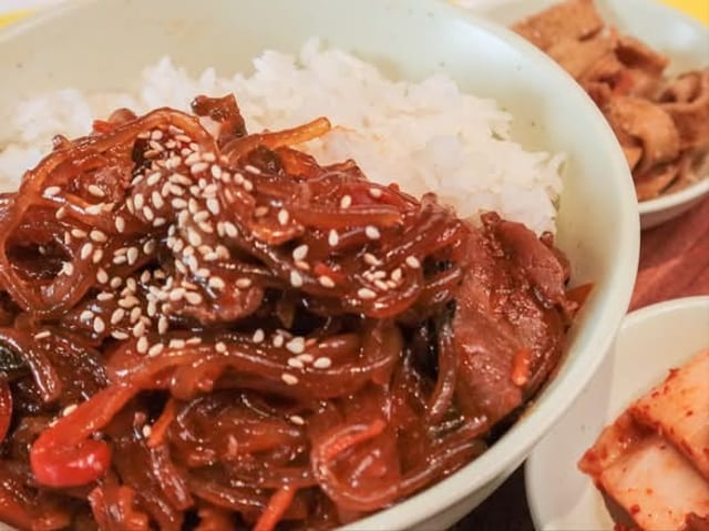 BEEF JAPCHAE CUPBAP LUNCH SPECIAL.